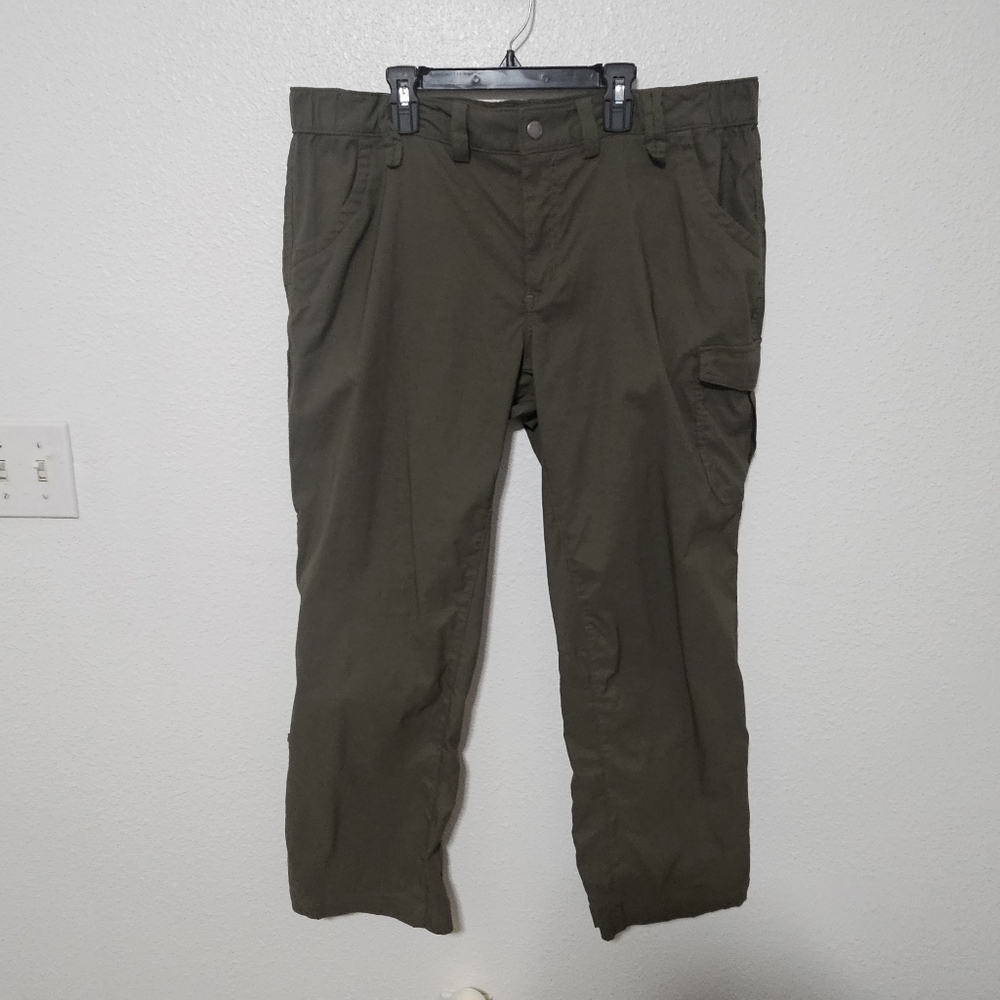 Duluth Trading company quick dry material hiking size 18